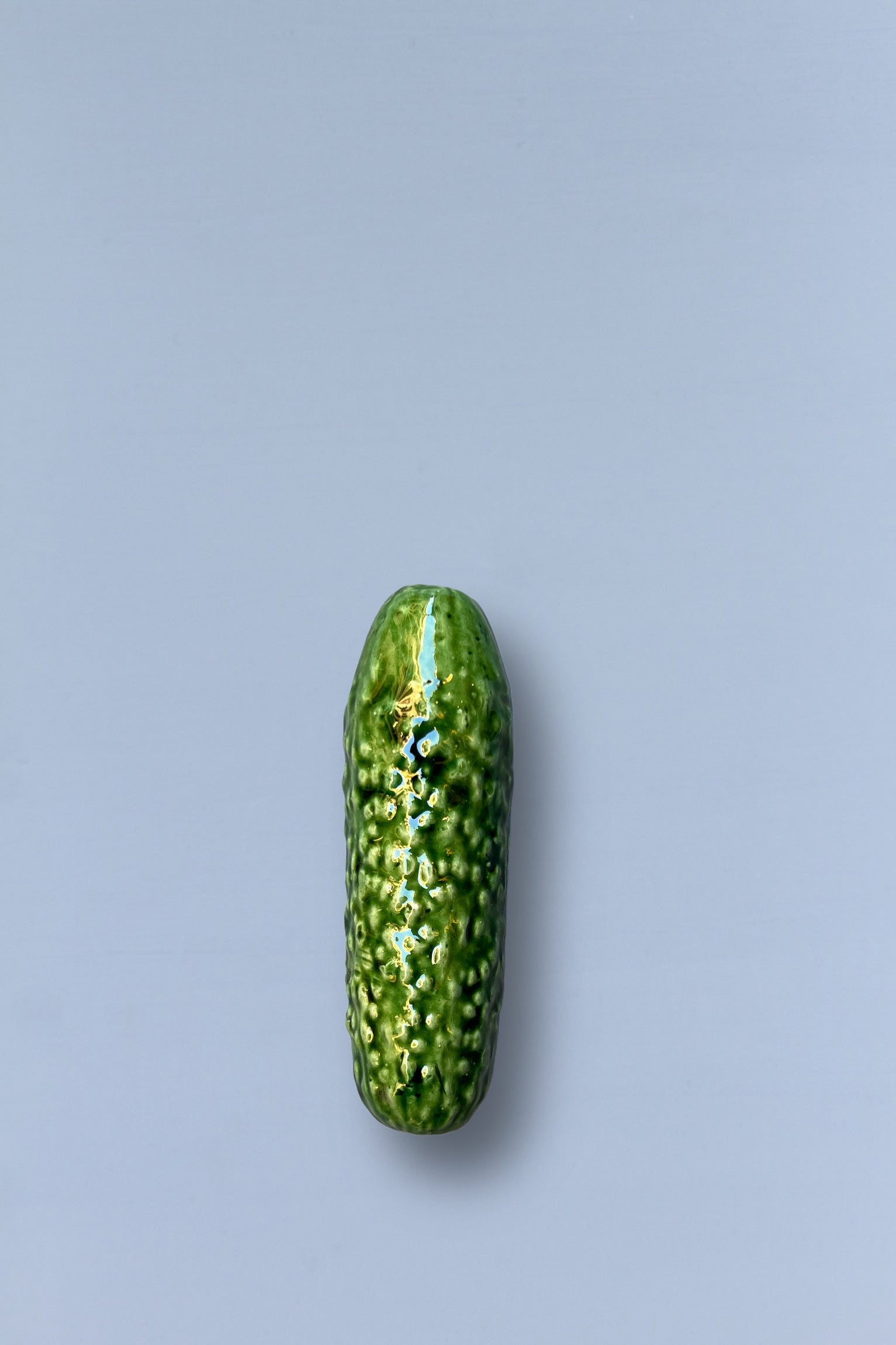 Pepino réplica de cerámica esmaltada
