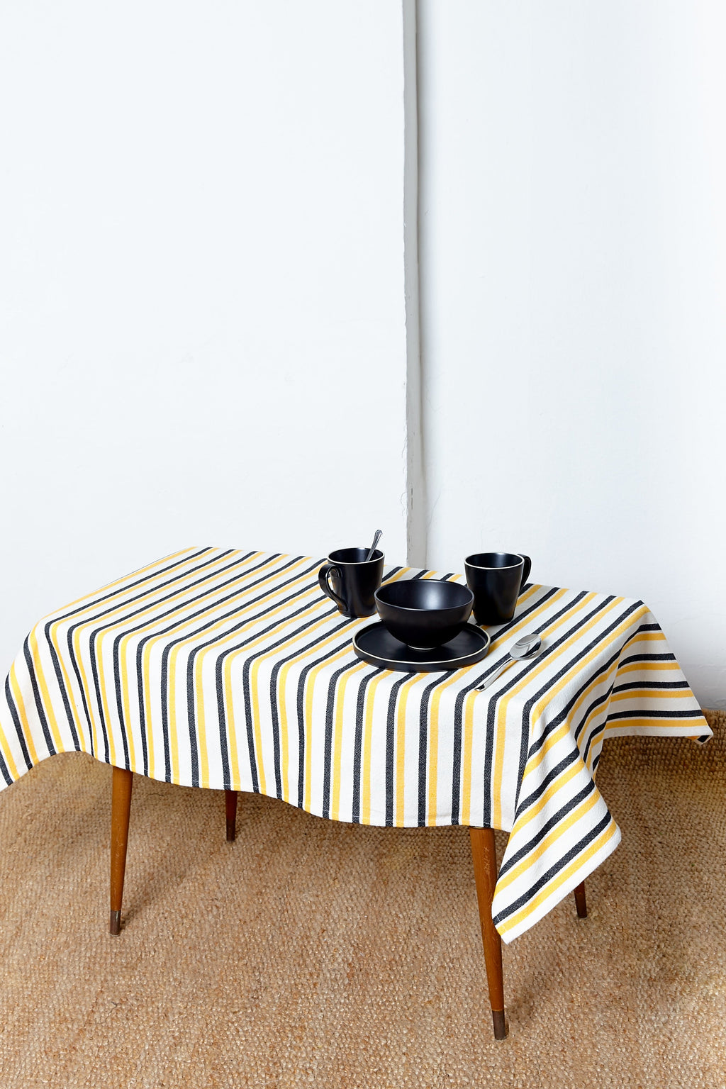Mantel loneta amarillo y negro