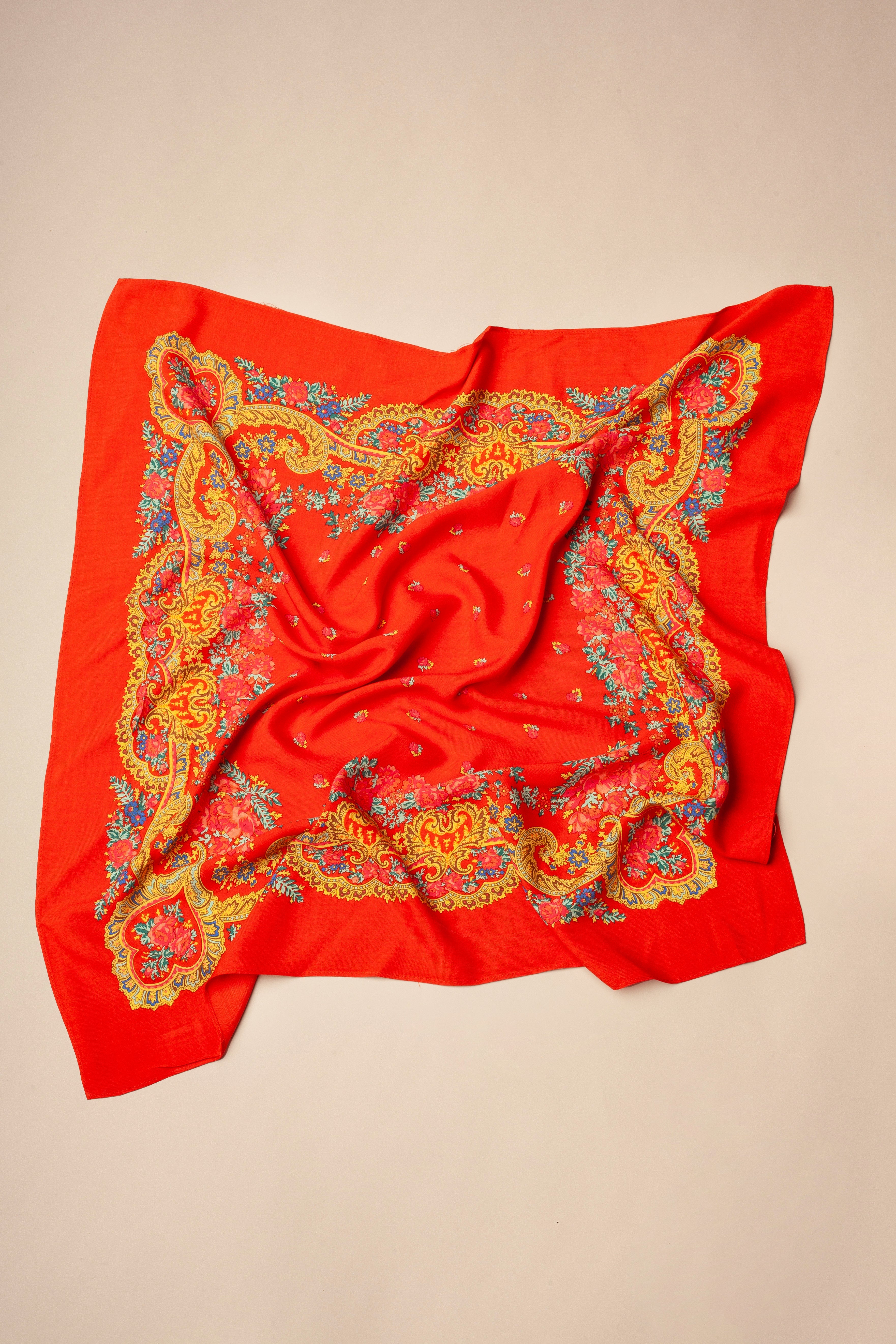 Pañuelo portugués cadena rojo