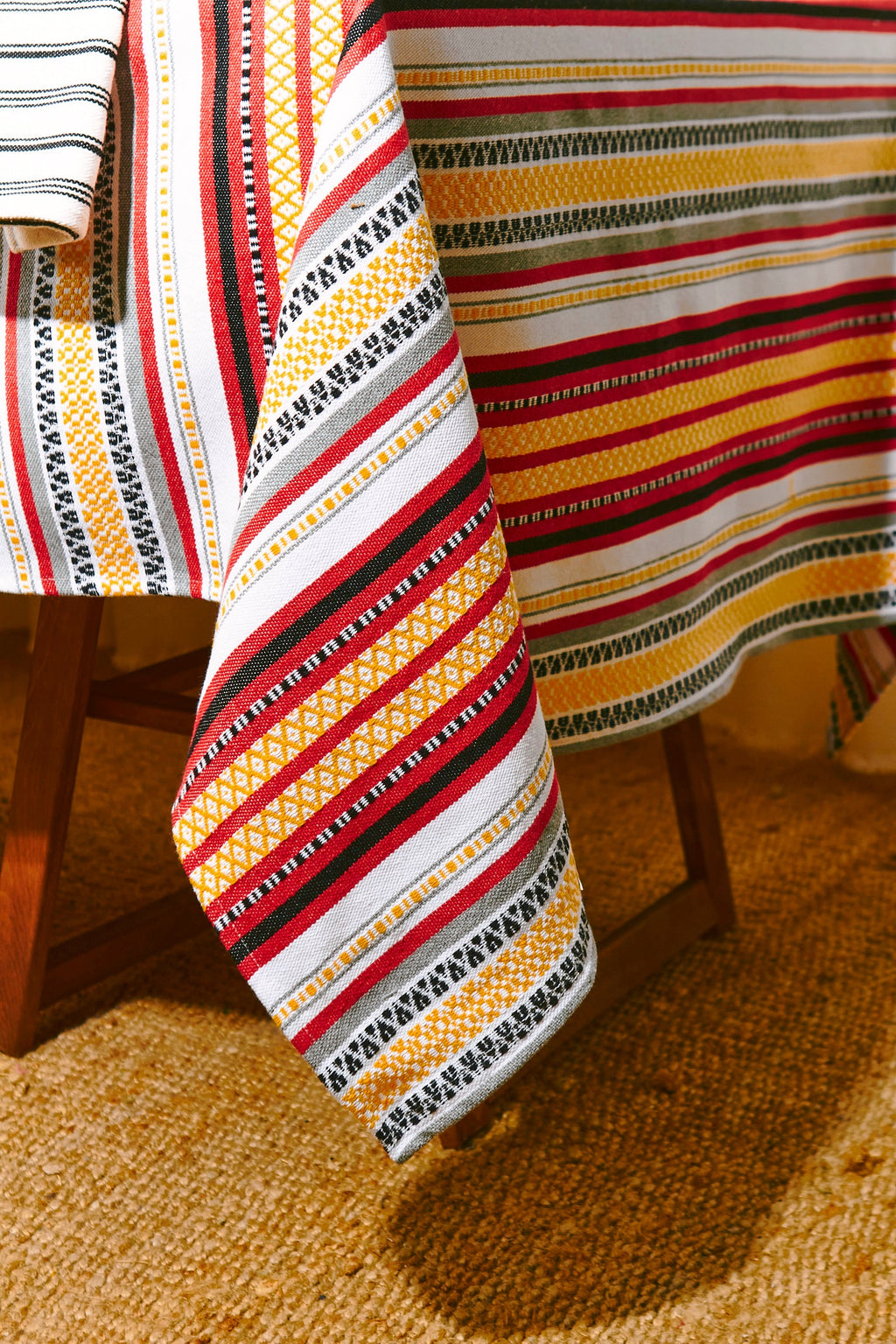 Mantel tejido morellano rojo