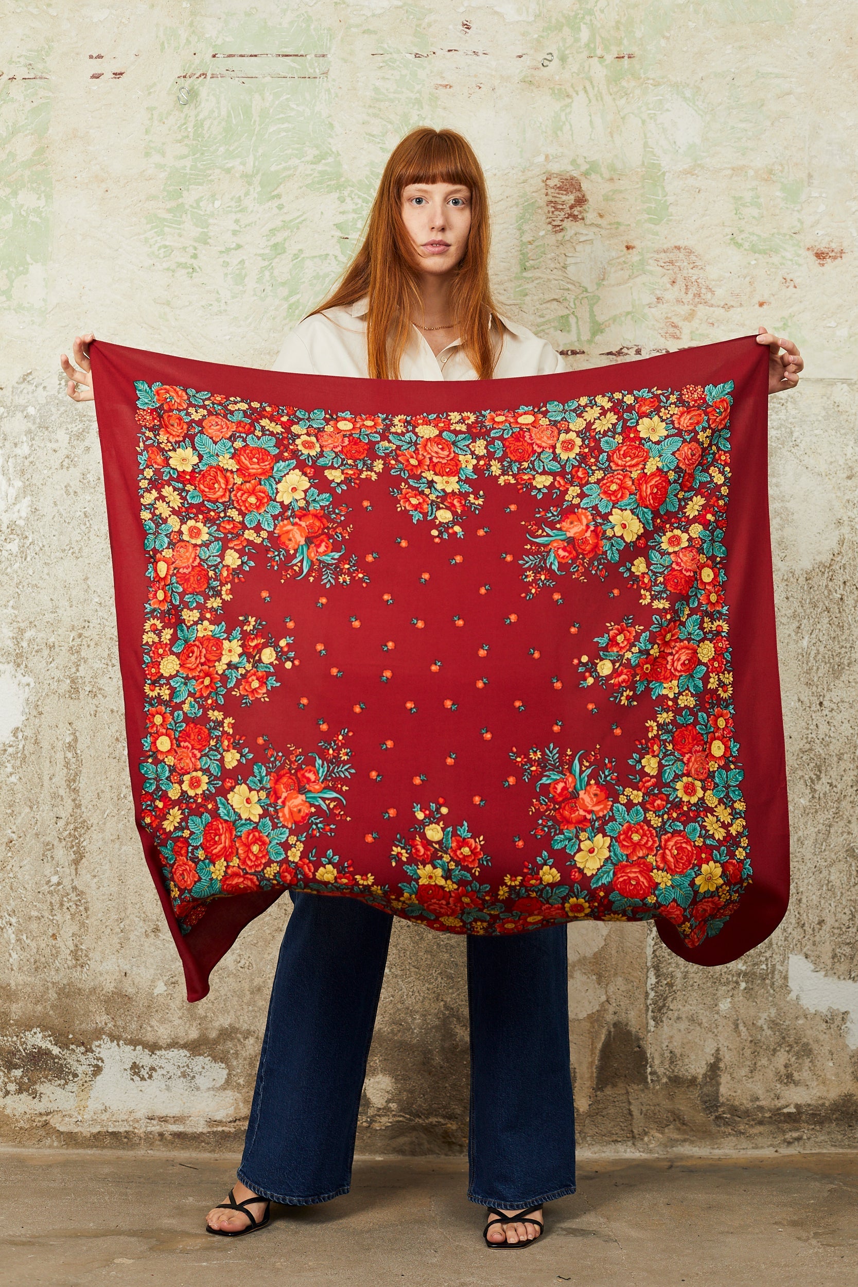 Pañuelo portugués flores granate