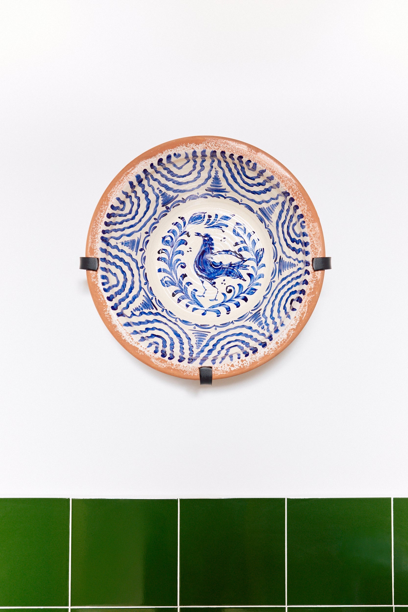 Soporte para pared de hierro para lebrillos